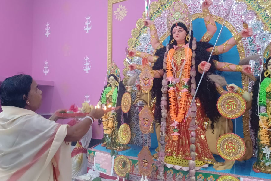 আবাহনেই বিসর্জন! দ্রুত ফুরিয়ে যায় আনন্দ, বার্নপুরে একদিনে শেষ মহামায়ার পুজো