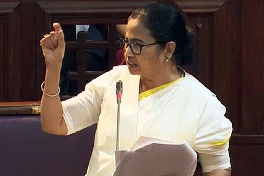 ‘বাংলায় পরিবর্তন চাই, সেটা বিজেপি হঠাও’, বিধানসভায় অশান্তির মাঝে বললেন মমতা