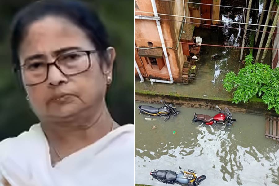 জলমগ্ন কলকাতায় বিদ্যুৎস্পৃষ্ট হয়ে মৃত ৭, ‘দায় সিইএসসির’, বললেন ‘ক্রুদ্ধ’ মমতা