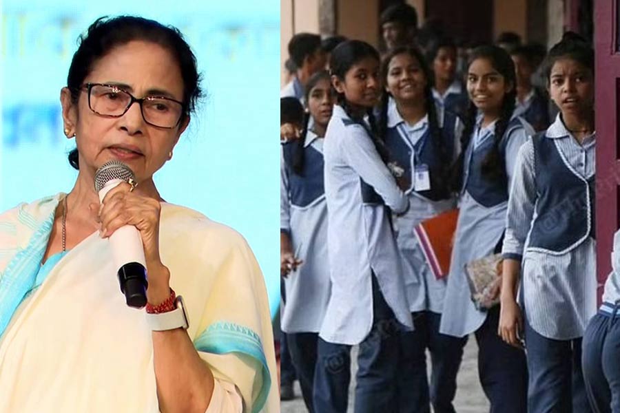 প্রবল দুর্যোগ, মঙ্গলবার থেকেই রাজ্যের সরকারি স্কুলে পুজোর ছুটি ঘোষণা মমতার