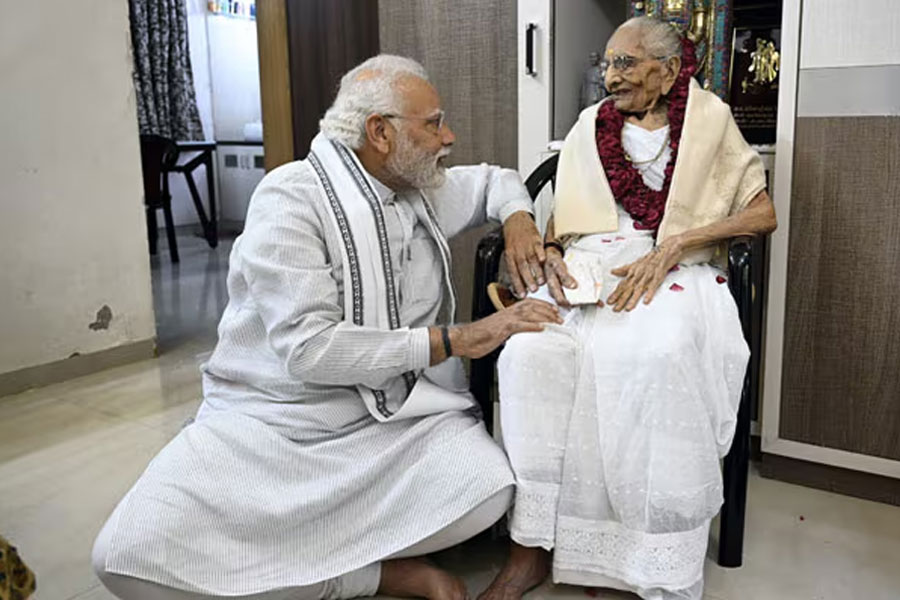 ভোটপ্রচারে ‘আমার মৃত মাকেও অপমান!’ বিহারে গিয়ে কংগ্রেস-আরজেডিকে তোপ মোদির