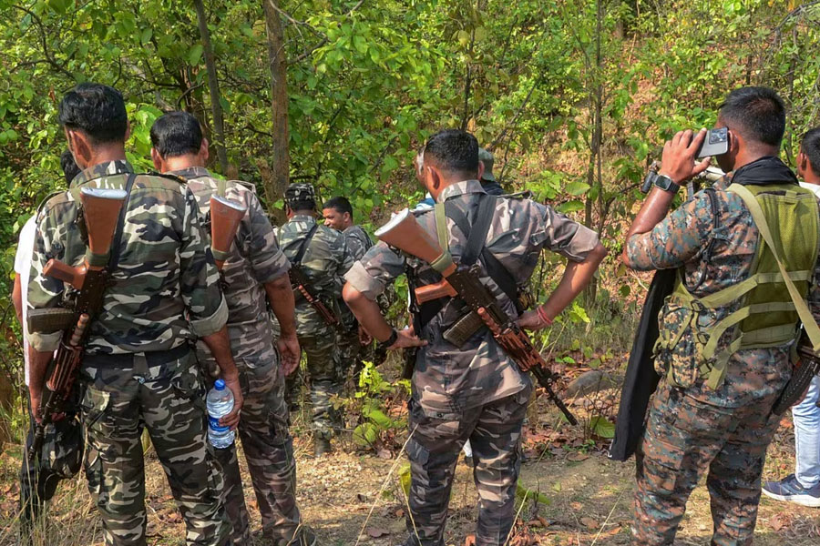 দান্তেওয়াড়ায় ভয়ংকর সংঘর্ষে খতম ১২ মাওবাদী, শহিদ তিন জওয়ান