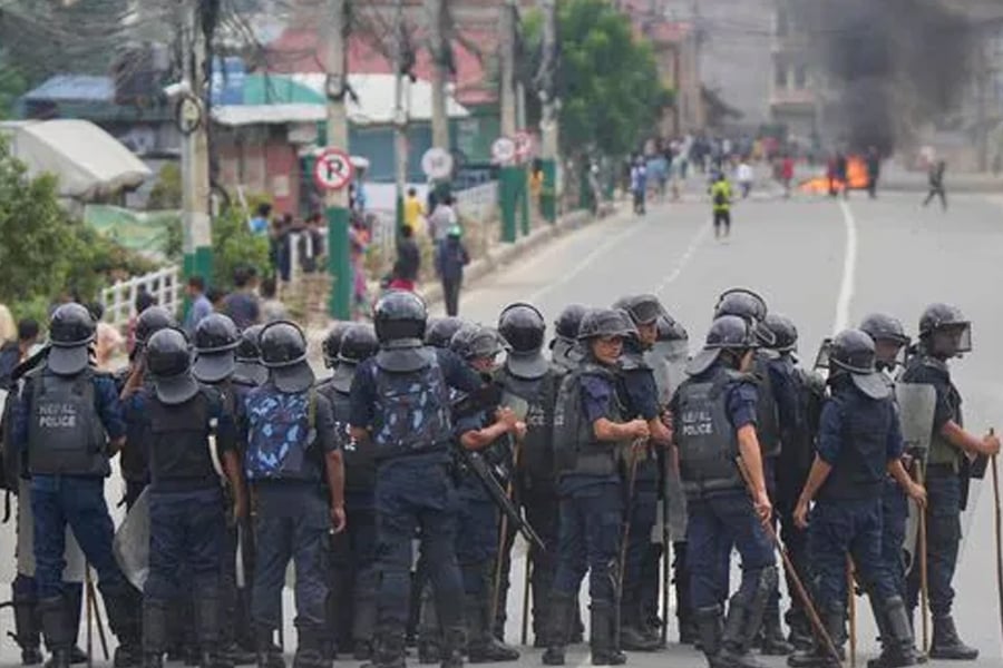 অশান্ত নেপালে জেল ভেঙে পালাল প্রায় সাতশো কয়েদি! সেনার গুলিতে মৃত্যু ৫ জনের