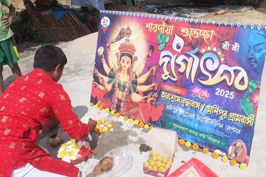 ‘অচ্ছুৎ’ নয়, পুজোর আয়োজক! প্রথমবার উমা আবাহনে পুরুলিয়ার কুষ্ঠরোগীরা