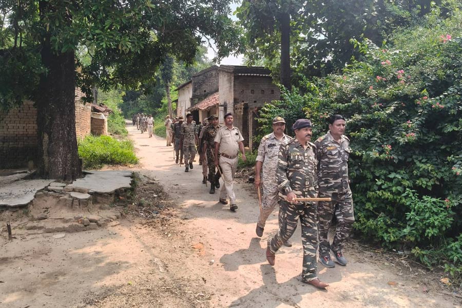 সতর্কতা না পসন্দ! বিসর্জনের রাতে পুলিশকেই ‘মার’ মদ্যপ যুবকের, চাঞ্চল্য বর্ধমানে