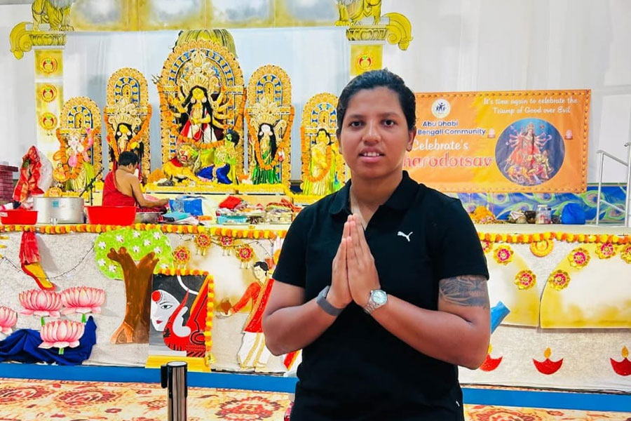 ‘রিচার ব্যাটে বিশ্বকাপ জিতুক ভারত’, মা দুর্গার কাছে মেয়ের জন্য প্রার্থনা ঘোষ পরিবারের