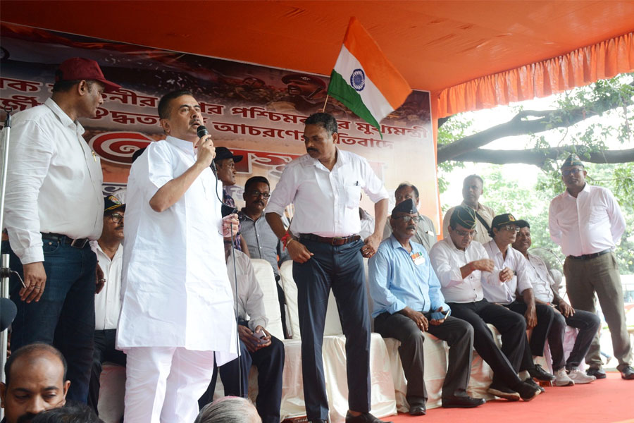 প্রাক্তন সেনাকর্মীদের ধরনায় শুভেন্দু-অর্জুন, ‘পলিটিক্যালি স্পনসর্ড’, তোপ কুণালের