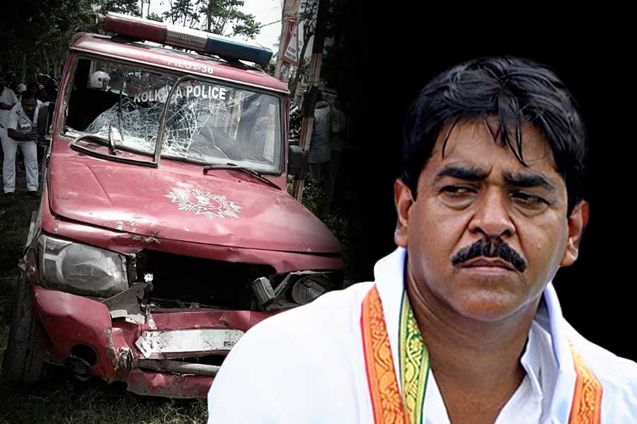 কলকাতা আসার পথে দুর্ঘটনায় শওকতের কনভয়, কেমন আছেন বিধায়ক?