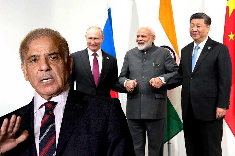 ‘প্রতিবেশীদের সম্মান করে পাকিস্তান’, মোদির সামনে সুর নরম শাহবাজের, ভারত-চিন-রাশিয়া অক্ষেই জব্দ?
