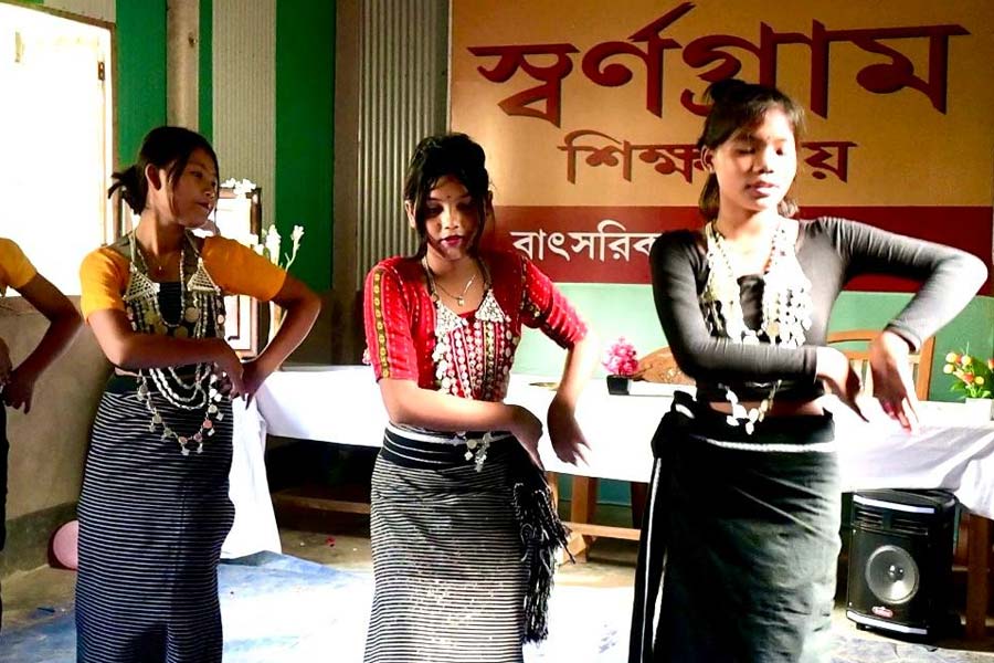 ‘স্বর্ণগ্রাম শিক্ষালয় বার্ষিক আনন্দোৎসব’ পালিত হল ওয়ারেংবাড়িতে! আয়োজনে শ্যাম সুন্দর কোং জুয়েলার্স
