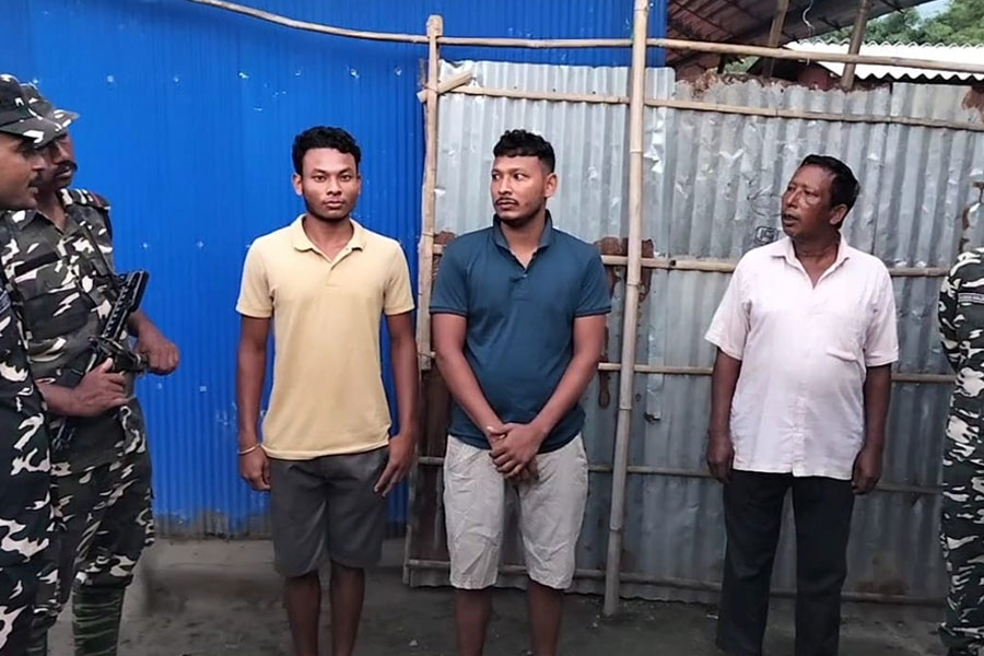 নাম বদলে ভারতে বাস! এসএসবির অভিযানে নেপাল সীমান্ত এলাকায় গ্রেপ্তার ৩ বাংলাদেশি