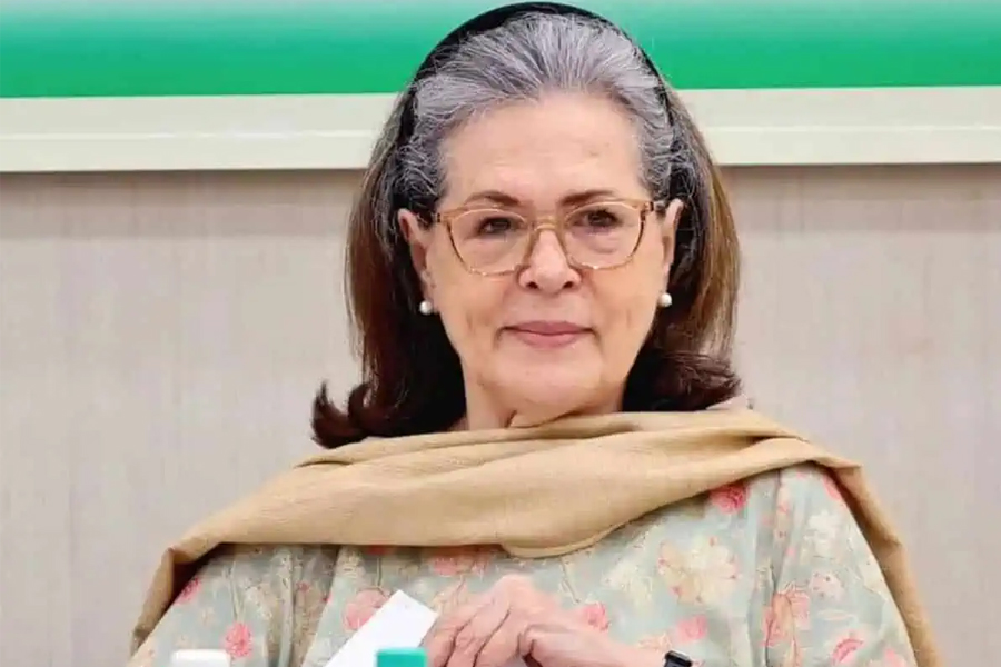 নাগরিক হওয়ার আগেই ভোটার হয়েছেন সোনিয়া! কংগ্রেস নেত্রীর বিরুদ্ধে অভিযোগ দায়ের