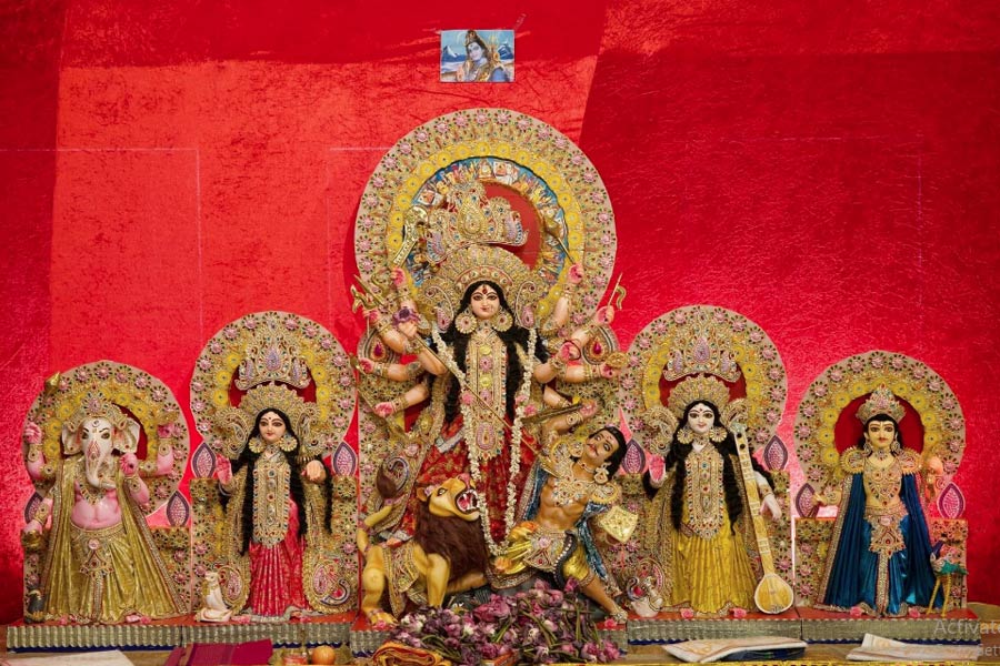 দুর্গাপুজোয় স্টকহোম যেন বাংলা! স্বরলিপি, অ্যাপ্লিকে সাজানো মণ্ডপে পূজিত ফাইবারের উমা