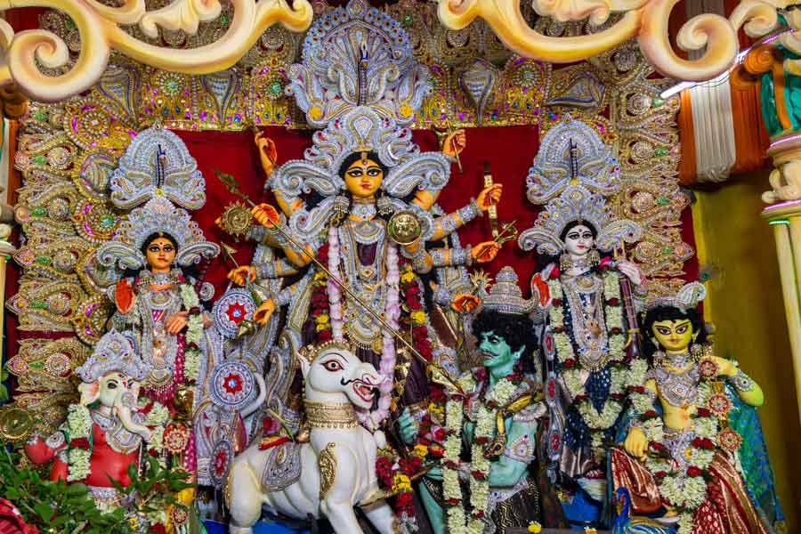 মহালয়ার আগেই অকালবোধন! রীতি মেনে ট্যাংরা শীল লেনের দাস বাড়িতে শুরু দুর্গা আরাধনা