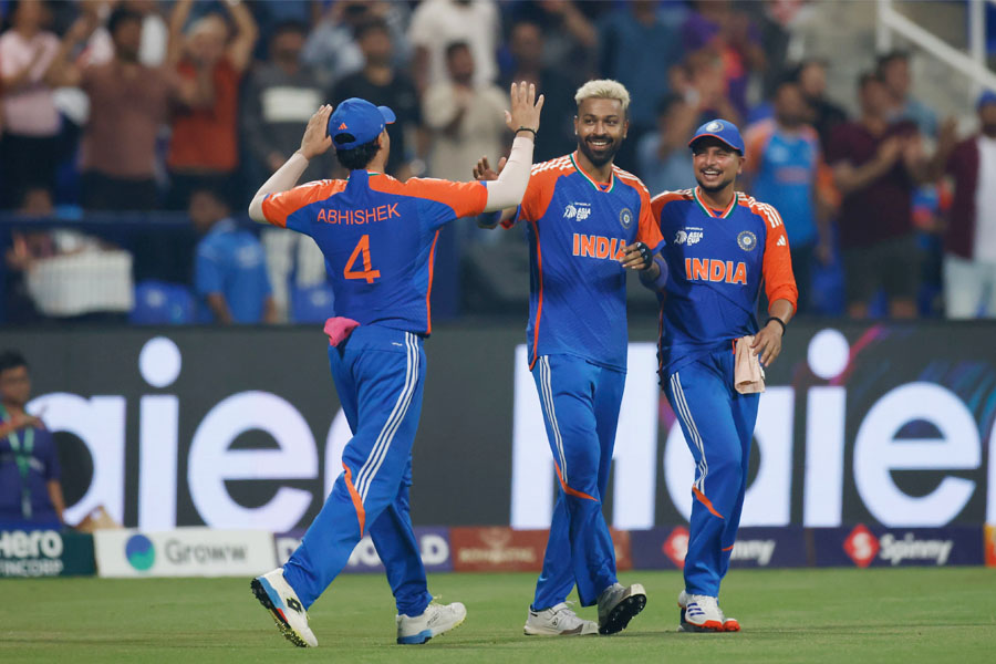 বুক চিতিয়ে লড়াই ওমানের, অভিজ্ঞতা কাজে লাগিয়ে নিয়মরক্ষার ম্যাচে জয়ী ভারত