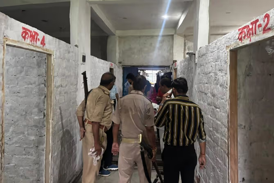 অবৈধ মাদ্রাসার শৌচাগার থেকে উদ্ধার ৪০ ‘বন্দি’ নাবালিকা! যোগীরাজ্যে প্রশ্নের মুখে নারী নিরাপত্তা