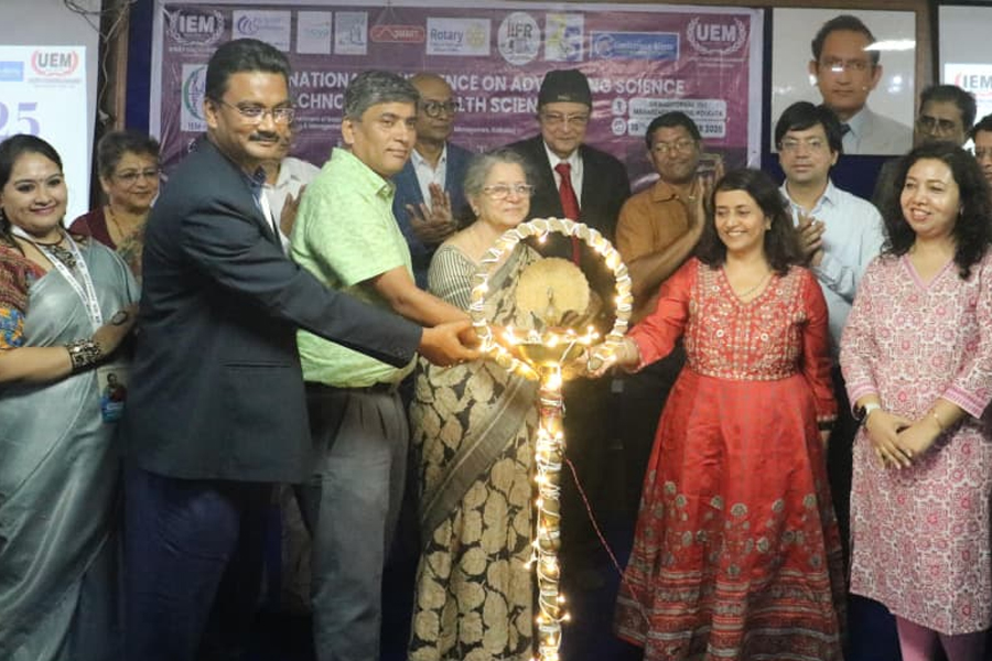 আইইএম কলকাতায় শুরু হল গ্লোবাল আইইএম-হিলস হেলথ সামিট ২০২৫