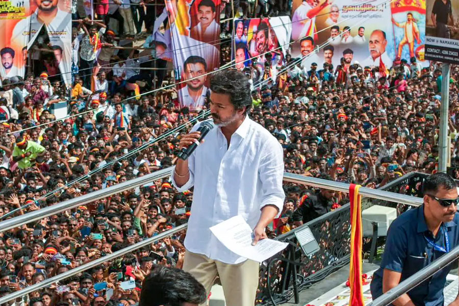 ‘কিছু একটা গোলমাল আছে’, বিজয়ের মিছিলে পদপিষ্টে ‘ষড়যন্ত্র’ দেখছে বিজেপির ফ্যাক্ট ফাইন্ডিং টিম