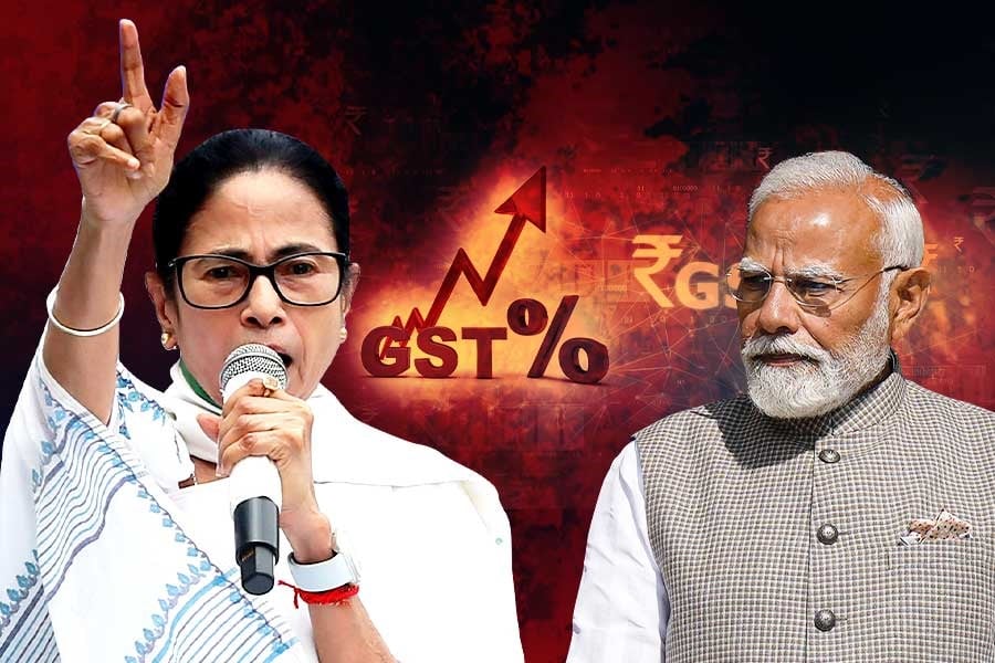 জিএসটি পরিবর্তনে কার লাভ, কার ক্ষতি? কেন্দ্রের সিদ্ধান্তে চাপে রাজ্য?