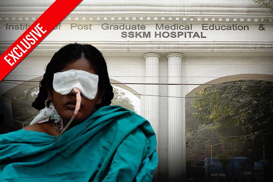 বিশ্বসেরা ভয়ংকর টিউমার! ১০ ঘণ্টার অস্ত্রোপচারে প্রাণ বাঁচিয়ে ইতিহাস এসএসকেএমের