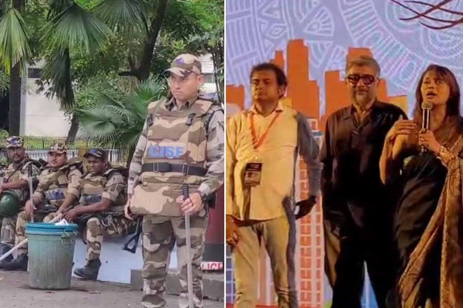সিনেমায় কেন্দ্রীয় বাহিনী! বিতর্ককে সঙ্গী করেই কলকাতায় প্রদর্শিত ‘দ্য বেঙ্গল ফাইলস’