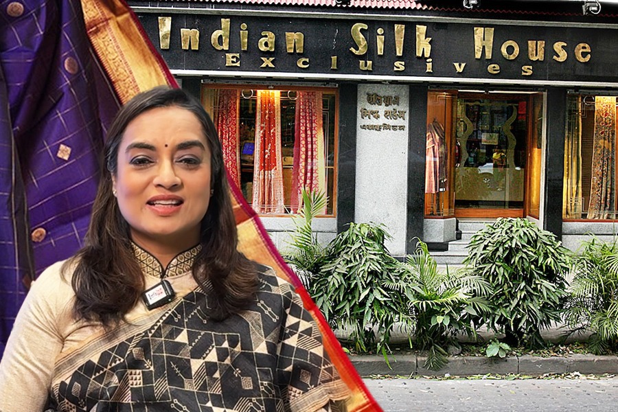 সাধ্যের মধ্যেই শখপূরণ, পুজোয় নজরকাড়া কালেকশন মানেই ‘ইন্ডিয়ান সিল্ক হাউস এক্সক্লুসিভস্’