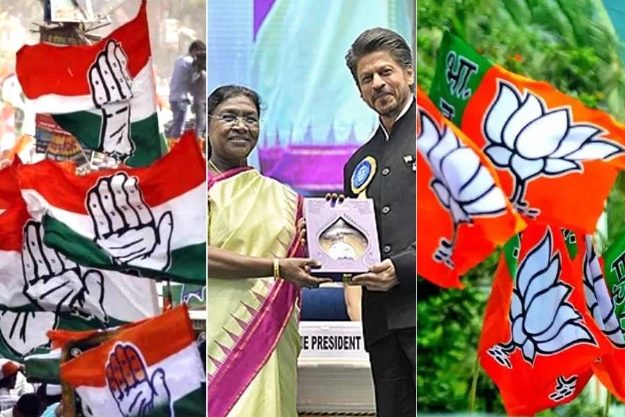 শাহরুখের জাতীয় পুরস্কারেও রাজনীতি! ‘এতদিন দেননি কেন?’ একই প্রশ্নে পরস্পরকে বিঁধছে কংগ্রেস-BJP