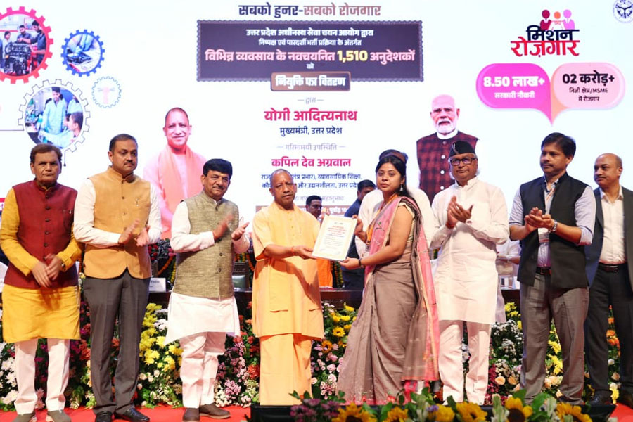 কর্মসংস্থানে জোর উত্তরপ্রদেশে, সফল যুবাদের নিয়োগপত্র দিলেন মুখ্যমন্ত্রী যোগী