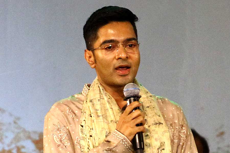 ‘দেবীপক্ষে নারীশক্তির জাগরণ’, নবরাত্রির শুভেচ্ছাবার্তা অভিষেকের