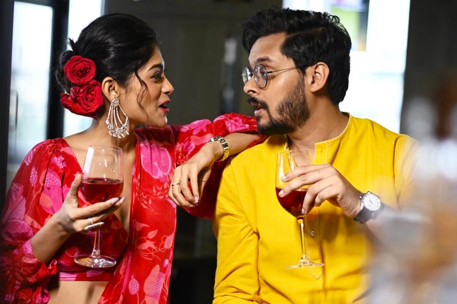 সম্পর্ক টিকবে কিনা, পুজোয় সবথেকে ভালো বোঝা যায়: অনুষা-আদিত্য