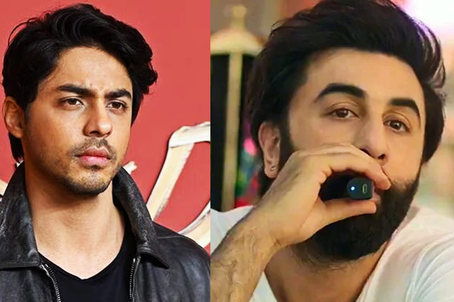 ‘ব্যাডস অফ বলিউড’-এ ই-সিগারেটের ‘প্রচার’, রণবীর কাপুর-আরিয়ানের বিরুদ্ধে মামলার পথে মানবাধিকার কমিশন