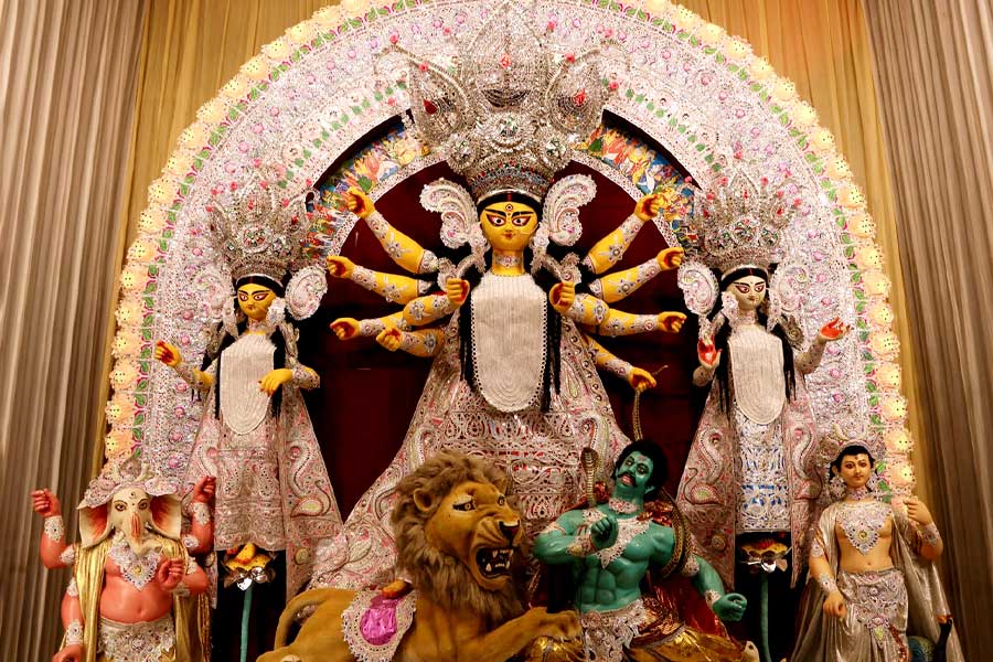 অসুরদলনী দেবী মহিষাসুরমর্দিনী! দুর্গা নাম যুক্ত হল কী করে?