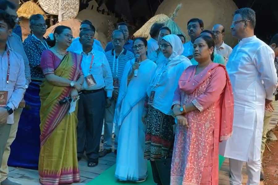 ‘জিএসটি কৃতিত্ব রাজ্যেরই’, পুজো উদ্বোধনে গিয়ে ফের বললেন মুখ্যমন্ত্রী মমতা