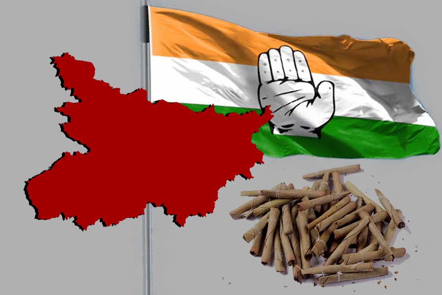 ফের আত্মঘাতী গোল! ভোটের মুখে বিহার এবং বিড়িকে একসারিতে বসিয়ে বিতর্কে কংগ্রেস