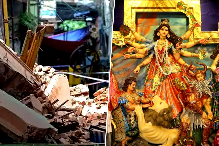 আনন্দ নেই, আতঙ্কে কাটে পুজো! মায়ের কাছে জীবনভিক্ষা বউবাজারের দুর্গাপিতুরি লেনের