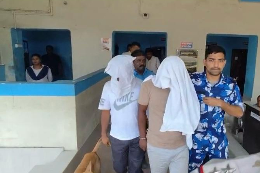 সরষের মধ্যে ভূত! চাকদহে ব্যাঙ্ক ডাকাতিতে পুরী থেকে গ্রেপ্তার ম্যানেজার ও কর্মী