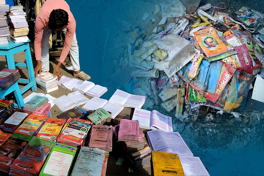 কেজি দরে বিক্রি হচ্ছে বই, বৃষ্টিতে ব্যাপক ক্ষতি কলেজস্ট্রিটে