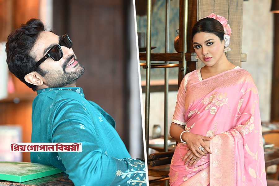 নবমীতে নববেশে জয়া-জীতু, মিলনের উৎসবে ‘সংবাদ প্রতিদিন’-এর ফ্রেমে এক্সক্লুসিভ পুজো লুক