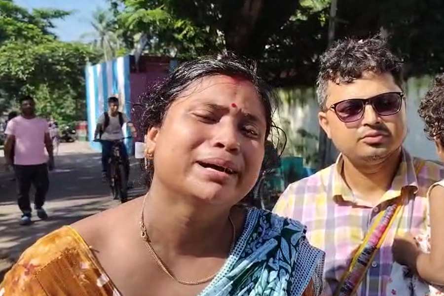অফিসে বিরিয়ানি খাওয়ার পরই মৃত্যু! বিষক্রিয়া নাকি অন্তর্ঘাত? উঠছে প্রশ্ন