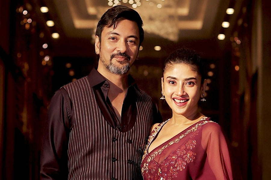 একত্রবাসের গুঞ্জন! এবার হেঁশেলে ‘আরও কাছাকাছি’ সৌম্য-দেবলীনা, বিয়ে করলেন নাকি?