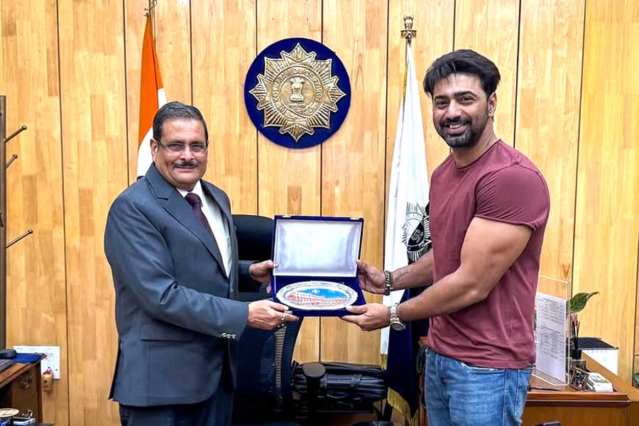 ‘রঘু ডাকাত’ রিলিজের আগে আচমকাই কলকাতা পুলিশ কমিশনারের শরণাপন্ন দেব, বৈঠকে কী কথা হল?