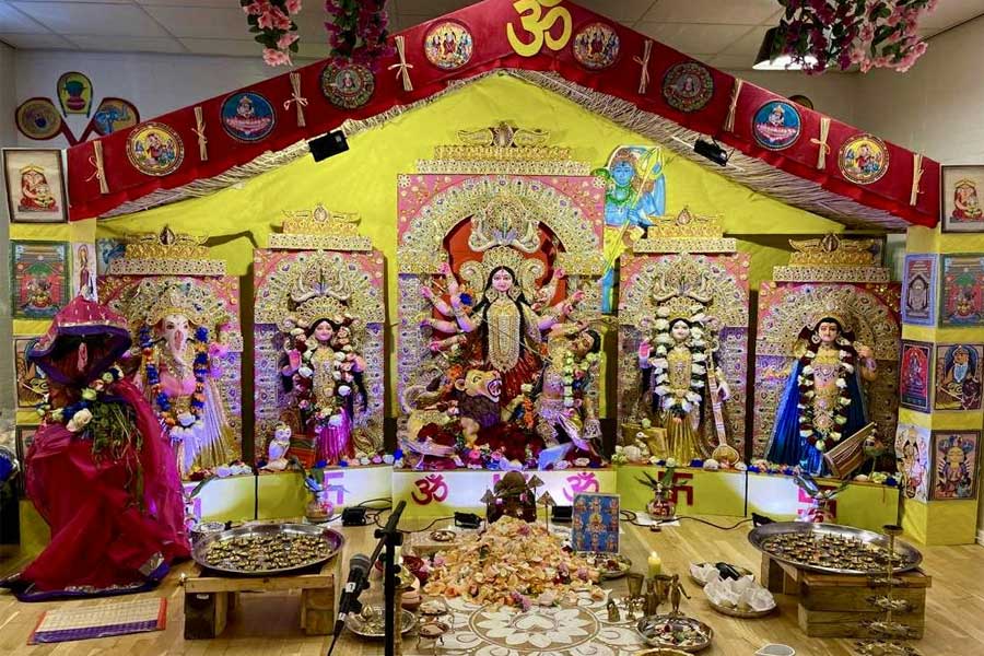 সাগর পারে বাঙালিয়ানা, ‘দুর্গা এলেন হামবুর্গে’ আগমনি গানে মেতে উঠছে ইউরোপের এই শহর