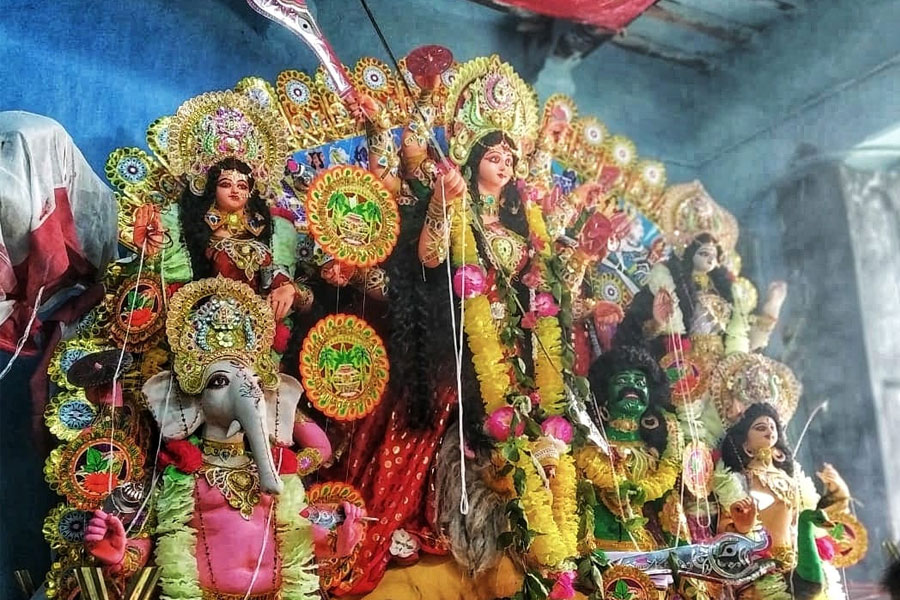 স্বপ্নে দেবীদর্শন, সন্ধিপুজোয় চলে গুলি! নদিয়ার সুপ্রাচীন শুকুলবাড়ির পুজো ঘিরে গল্পের সমারোহ