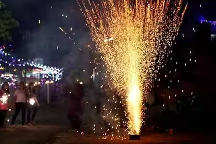 এবার প্রথম মহিলারাই বাজি বাজার পরিচালনা করবে রাজ্যে, শুক্রেই পুলিশ-ব্যবসায়ী বৈঠক