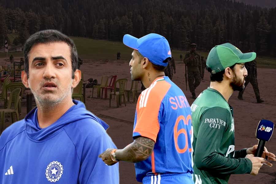 প্লেয়ারদের পহেলগাঁও জঙ্গিহানার কথা মনে করান গম্ভীর! হাত না মেলানোর নির্দেশের নেপথ্যে কে?