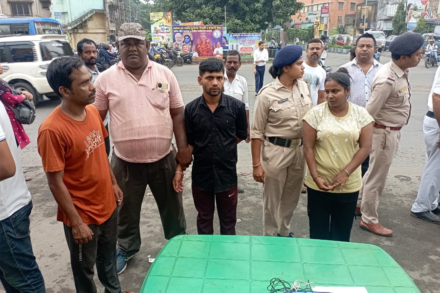 উৎসবের মরশুমে শহরে মাদক পাচারের চেষ্টা, কোনা এক্সপ্রেসওয়েতে গাঁজা-সহ গ্রেপ্তার ৩