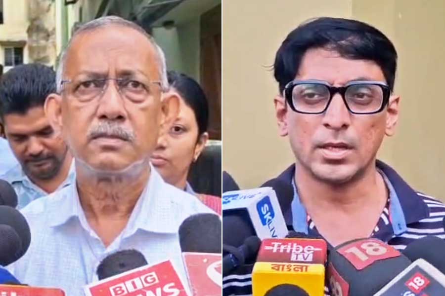 বাংলা বলায় শিলিগুড়িতে চাকরি থেকে ছাঁটাই! যুবকের বাড়িতে গৌতম দেব, পুলিশকে পদক্ষেপের নির্দেশ