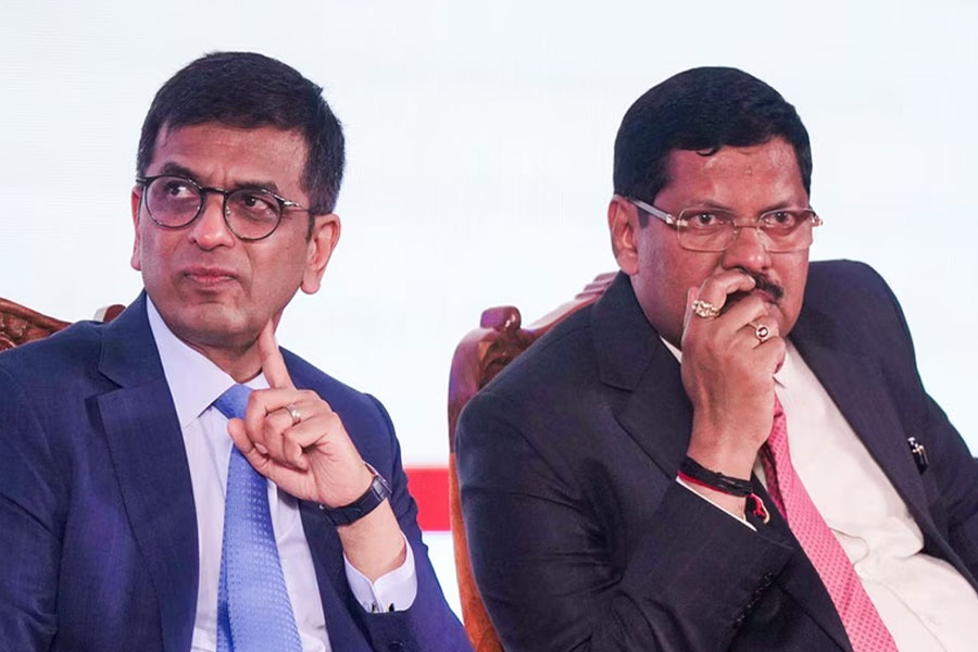 ‘কিছু মানুষ…’, বাসভবন খালি করা নিয়ে ‘খোঁচা’ প্রধান বিচারপতি গাভাইয়ের, কী বললেন পূর্বসূরী চন্দ্রচূড়?