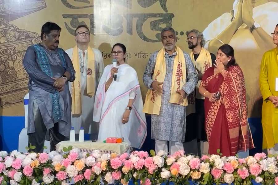 ‘জিএসটি কৃতিত্ব রাজ্যের, ভাষণ দেওয়া ছাড়া কেন্দ্রের কোনও অবদান নেই’, মোদিকে খোঁচা মমতার
