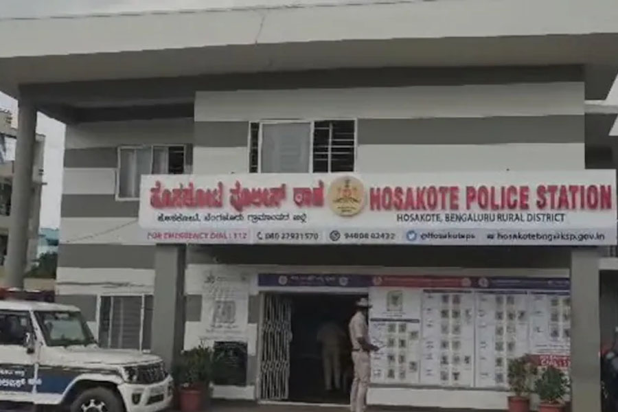 দুই সন্তানকে খুন করে আত্মহত্যার চেষ্টা দম্পতির! প্রাণে বেঁচে পুলিশ হেফাজতে স্ত্রী